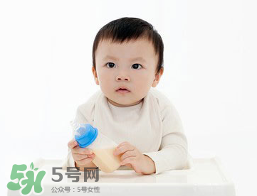 戒夜奶的最佳時(shí)間 幾個(gè)月戒夜奶最好？