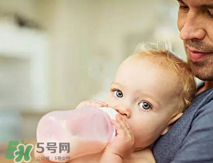 戒夜奶的最佳時(shí)間 幾個(gè)月戒夜奶最好？