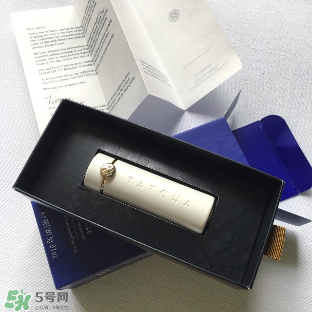 tatcha梅子粉好看嗎？tatcha白管口紅梅子粉試色