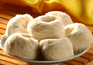 龍須糖是什么做的？龍須糖上面一層粉是什么粉