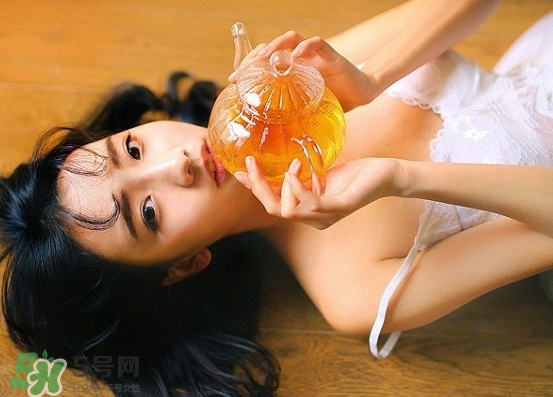 三伏貼能治宮寒嗎？三伏貼治療宮寒貼哪里哪個(gè)穴位？