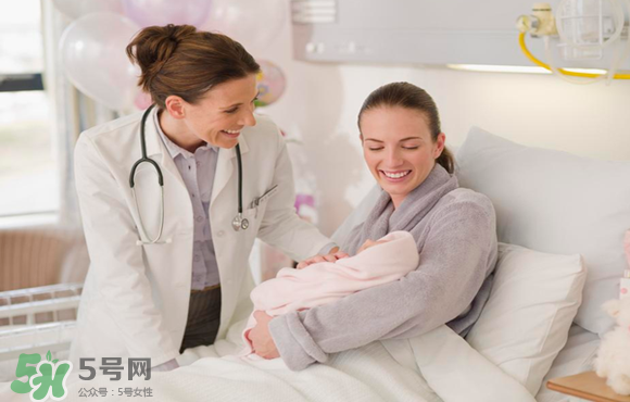 三伏天坐月子可以洗澡嗎？三伏天坐月子可以穿短袖嗎？