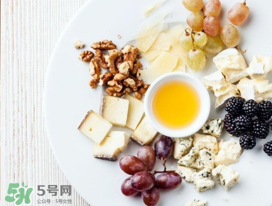 貼三伏貼不能吃什么？三伏貼不能吃什么食物？