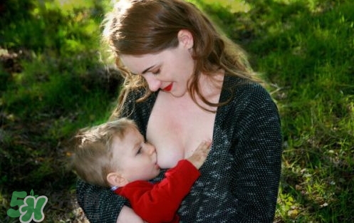 哺乳期可以貼三伏貼嗎？哺乳期貼三伏貼會(huì)影響寶寶嗎？