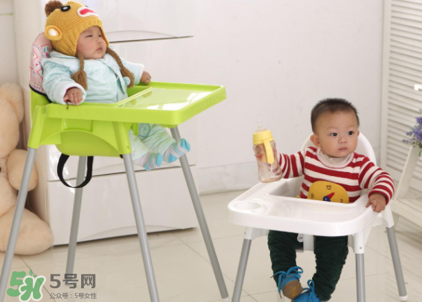 兒童餐椅用到幾歲？?jī)和鸵味啻箝_始用？