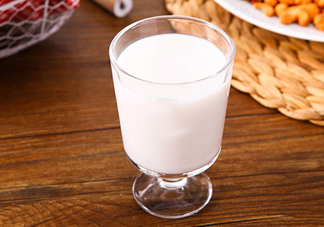 做酸奶用鮮奶好還是純牛奶好？純牛奶和鮮牛奶的區(qū)別