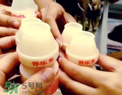 養(yǎng)樂(lè)多為什么沒(méi)有吸管？養(yǎng)樂(lè)多為什么那么貴