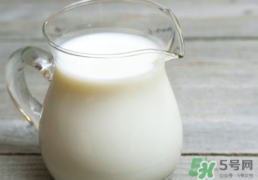 做酸奶用鮮奶好還是純牛奶好？純牛奶和鮮牛奶的區(qū)別