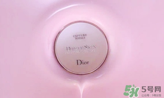 迪奧氣墊和雅詩(shī)蘭黛氣墊哪個(gè)好？迪奧和雅詩(shī)蘭黛氣墊對(duì)比