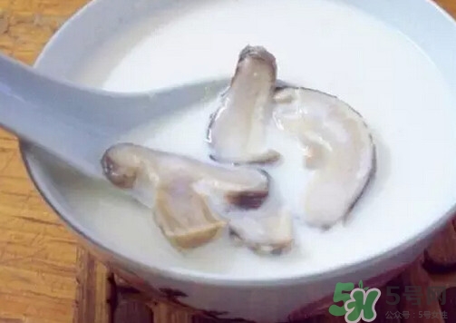 牛奶燉香菇可以治鼻炎嗎？牛奶燉香菇吃了有什么作用？