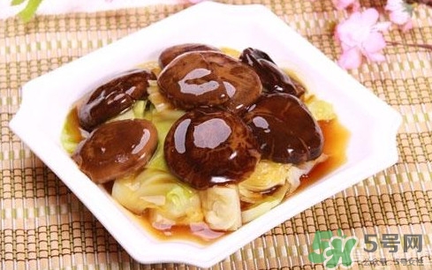 牛奶燉香菇可以治鼻炎嗎？牛奶燉香菇吃了有什么作用？