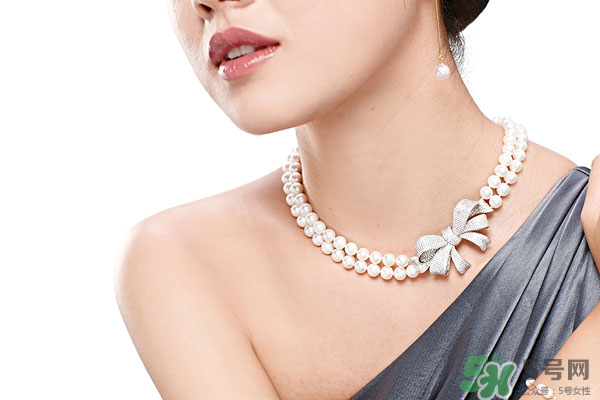 臉上反復(fù)長(zhǎng)痘要怎么辦 這些事你需要注意 臉上反復(fù)長(zhǎng)痘要怎么辦 這些事你需要注意