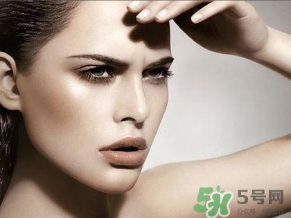 天然淡化淚溝的辦法 玻尿酸填充淚溝能保持多久？