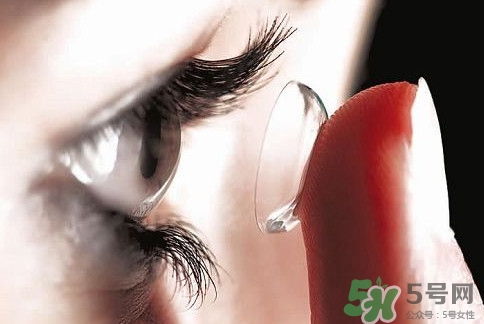 隱形眼鏡一天能戴多久？隱形眼鏡多久更換一次？