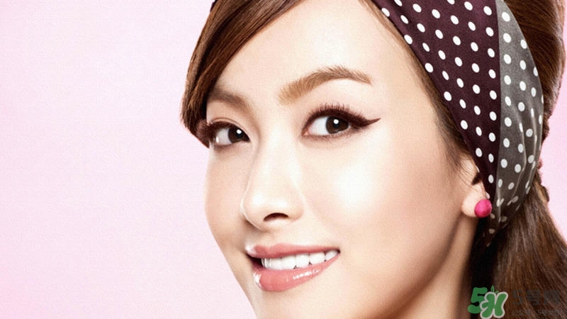 天然淡化淚溝的辦法 玻尿酸填充淚溝能保持多久？