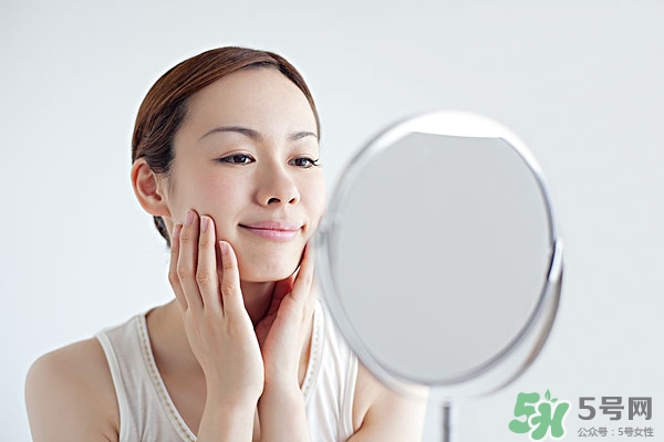 長痘是因?yàn)槠つw缺水嗎 皮膚缺水會(huì)長痘嗎