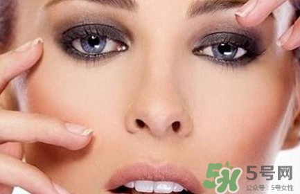 隱形眼鏡一天能戴多久？隱形眼鏡多久更換一次？