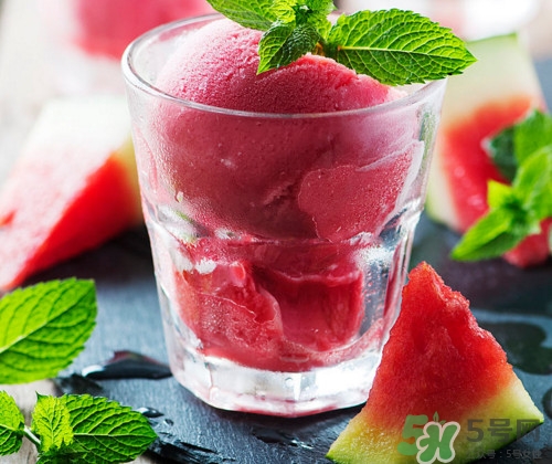 怎么做西瓜冰淇淋？家庭自制西瓜冰淇淋的做法