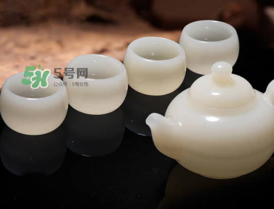 三伏天可以喝白酒嗎？三伏天喝白酒好還是啤酒？