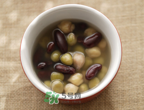 三伏天可以喝綠豆湯嗎？三伏天是喝綠豆湯還是喝生姜水？