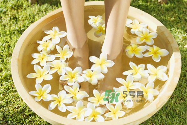 三伏天泡腳可以驅寒嗎？用什么泡腳可以驅寒？