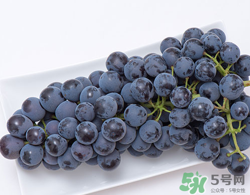 夏黑葡萄是轉(zhuǎn)基因嗎？夏黑無(wú)籽葡萄是不是轉(zhuǎn)基因的？