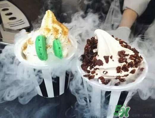 冰淇淋為什么會冒煙？會冒煙的冰激凌怎么做？