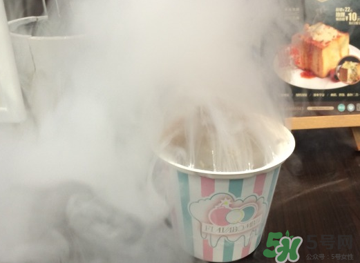 冰淇淋為什么會冒煙？會冒煙的冰激凌怎么做？