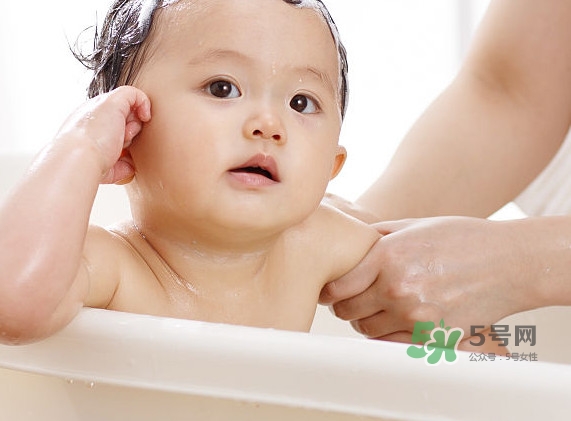十滴水可以給寶寶洗澡嗎？十滴水給嬰兒洗澡用量