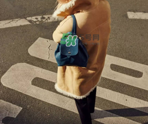 longchamp小羊皮雙肩包多少錢？longchamp雙肩包專柜價(jià)格