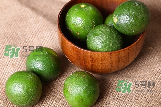 青檸檬泡完水皮怎么變顏色了？青檸檬怎么腌制好