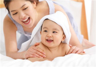 低齡寶寶家庭親子游戲介紹 適合低齡寶寶的親子游戲有哪些？