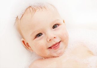十滴水可以給寶寶洗澡嗎？十滴水給嬰兒洗澡用量