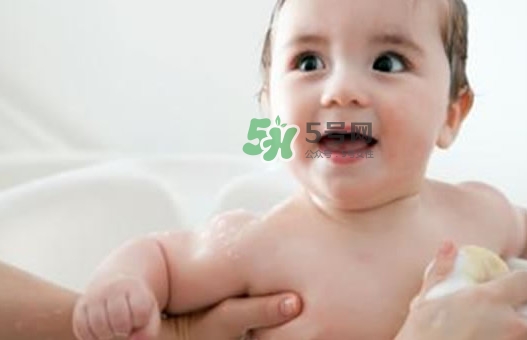 十滴水可以給寶寶洗澡嗎？十滴水給嬰兒洗澡用量