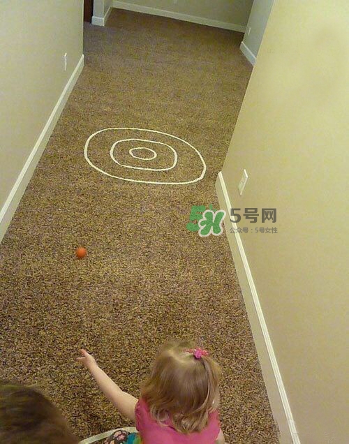 低齡寶寶家庭親子游戲介紹 適合低齡寶寶的親子游戲有哪些？