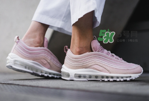 nike air max 97粉色蛇皮怎么樣_上腳效果好看嗎？
