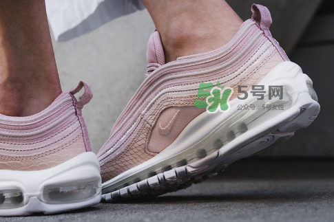 nike air max 97粉色蛇皮怎么樣_上腳效果好看嗎？