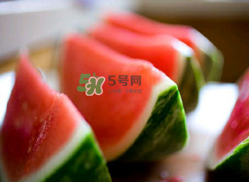 三伏天坐月子可以吃西瓜嗎？三伏天坐月子吃西瓜好嗎？
