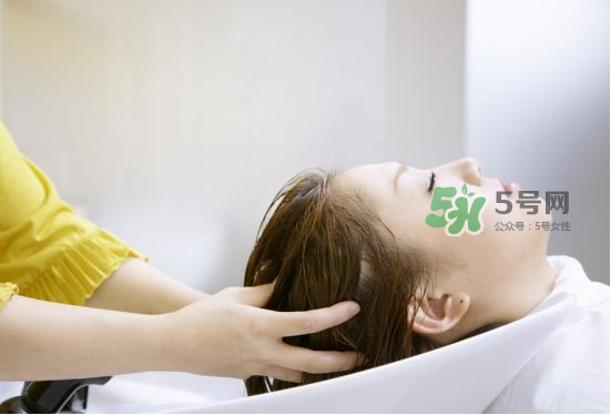 三伏天坐月子能洗頭嗎？三伏天坐月子多久可以洗頭？