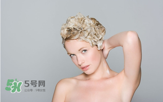 三伏天坐月子能洗頭嗎？三伏天坐月子多久可以洗頭？