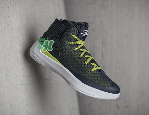 ua2017庫里亞洲行curry 3zero特別版配色多少錢？