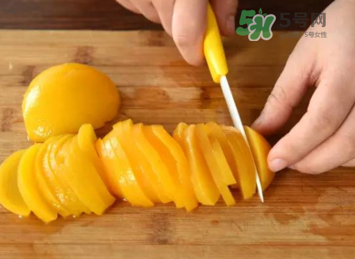 黃桃為什么用鹽水泡？黃桃為什么要用鹽水泡？