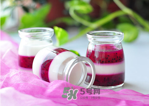 紅心火龍果能和酸奶一起吃嗎？紅心火龍果和酸奶榨汁好嗎？