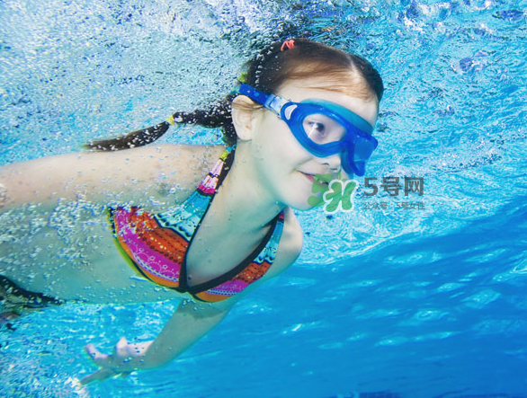 游泳為什么浮不起來？游泳浮不起來怎么辦？