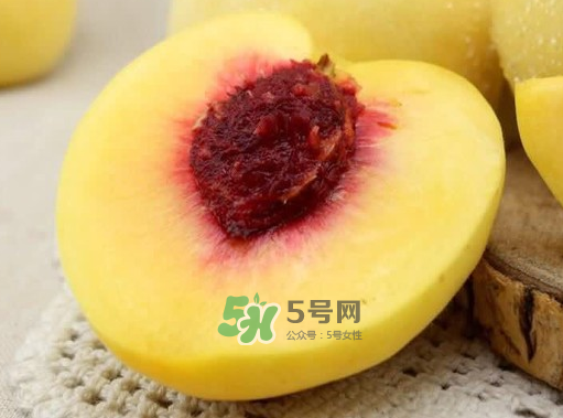 黃桃果肉是什么顏色？黃桃果肉為什么是紅的？