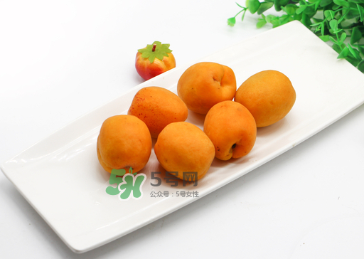 黃桃果肉是什么顏色？黃桃果肉為什么是紅的？