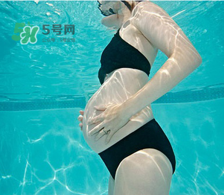 孕婦能游泳嗎？孕婦能不能去游泳池？
