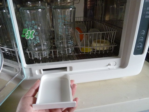 奶瓶刷尼龍的好還是海綿的好？洗奶瓶的正確方法