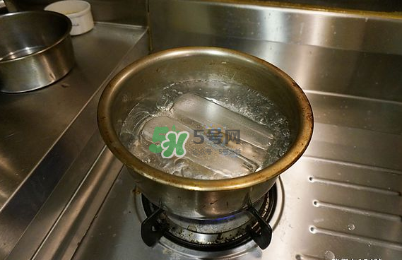 奶瓶刷尼龍的好還是海綿的好？洗奶瓶的正確方法