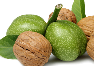 青皮核桃貴還是買去皮的貴？青皮核桃種植方法